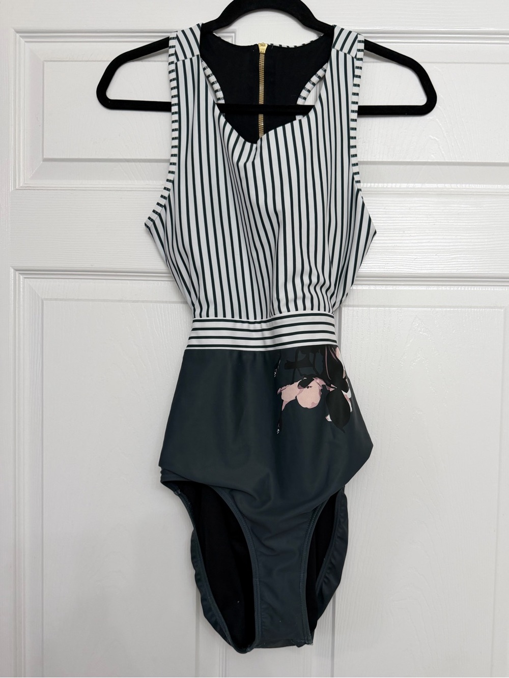 Albion fit Bon Voyage One Piece | Size Large